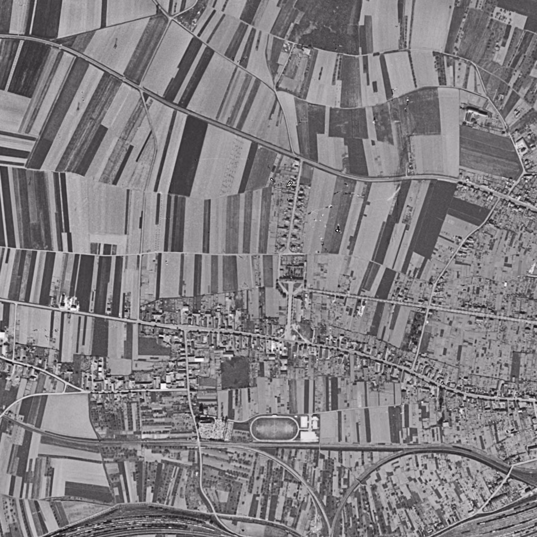 Mainvilliers en 1949, le centre vu du ciel, au même cadrage