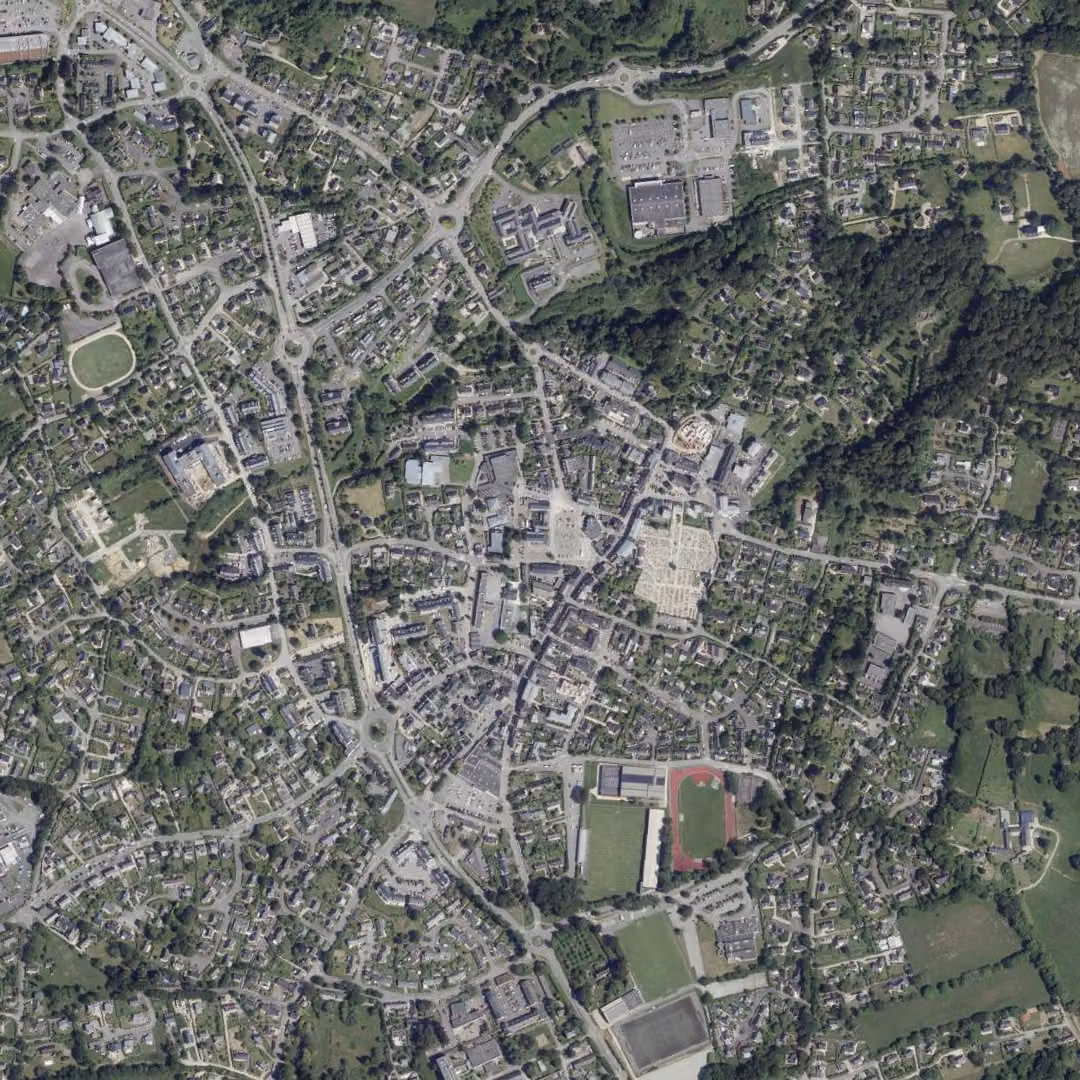 Fouesnant aujourd'hui, le centre vu du ciel