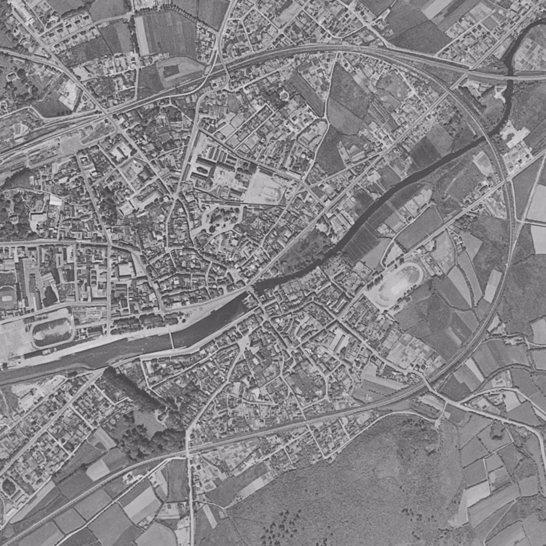 Landerneau en 1952, le centre vu du ciel, au même cadrage