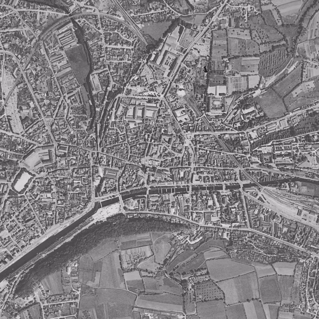 Quimper en 1952, le centre vu du ciel, au même cadrage