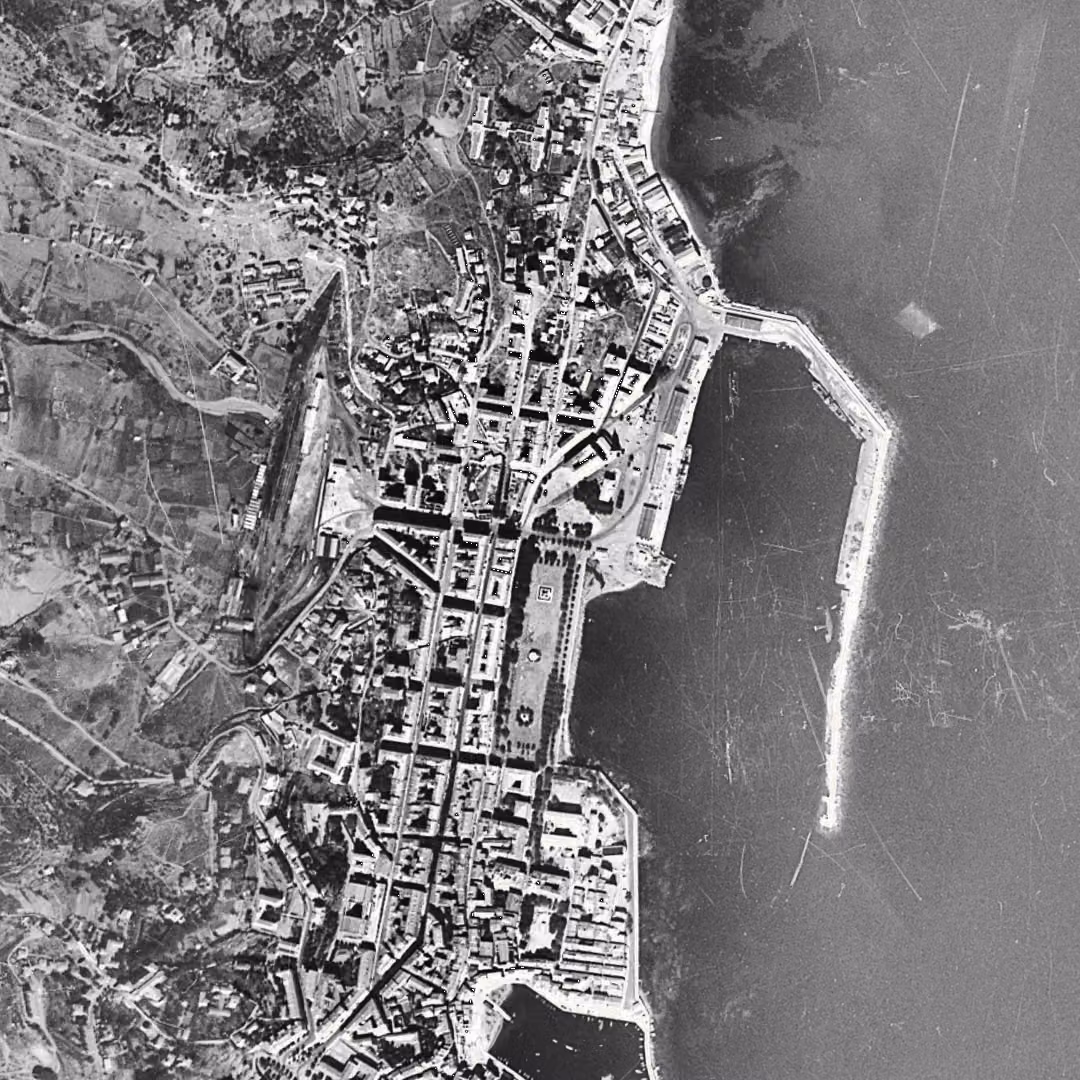 Bastia en 1948, le centre vu du ciel, au même cadrage