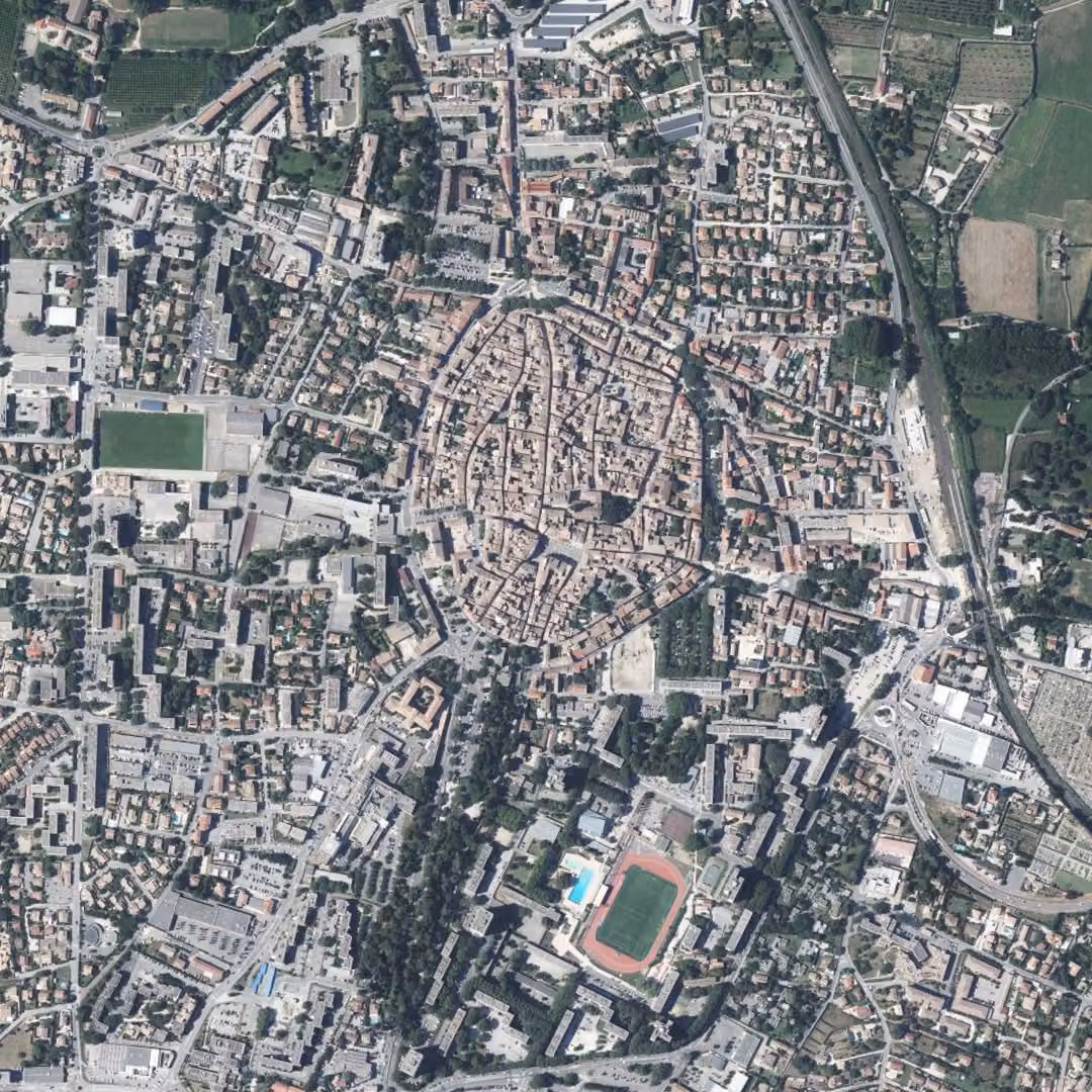 Bagnols-sur-Cèze aujourd'hui, le centre vu du ciel