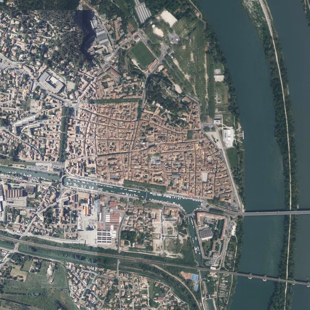 Beaucaire aujourd'hui, le centre vu du ciel