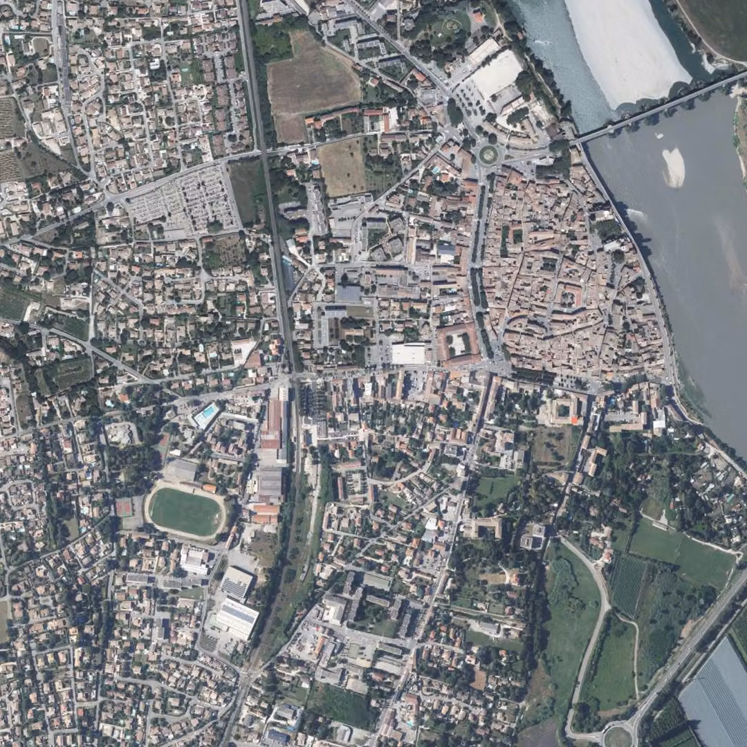 Pont-Saint-Esprit aujourd'hui, le centre vu du ciel