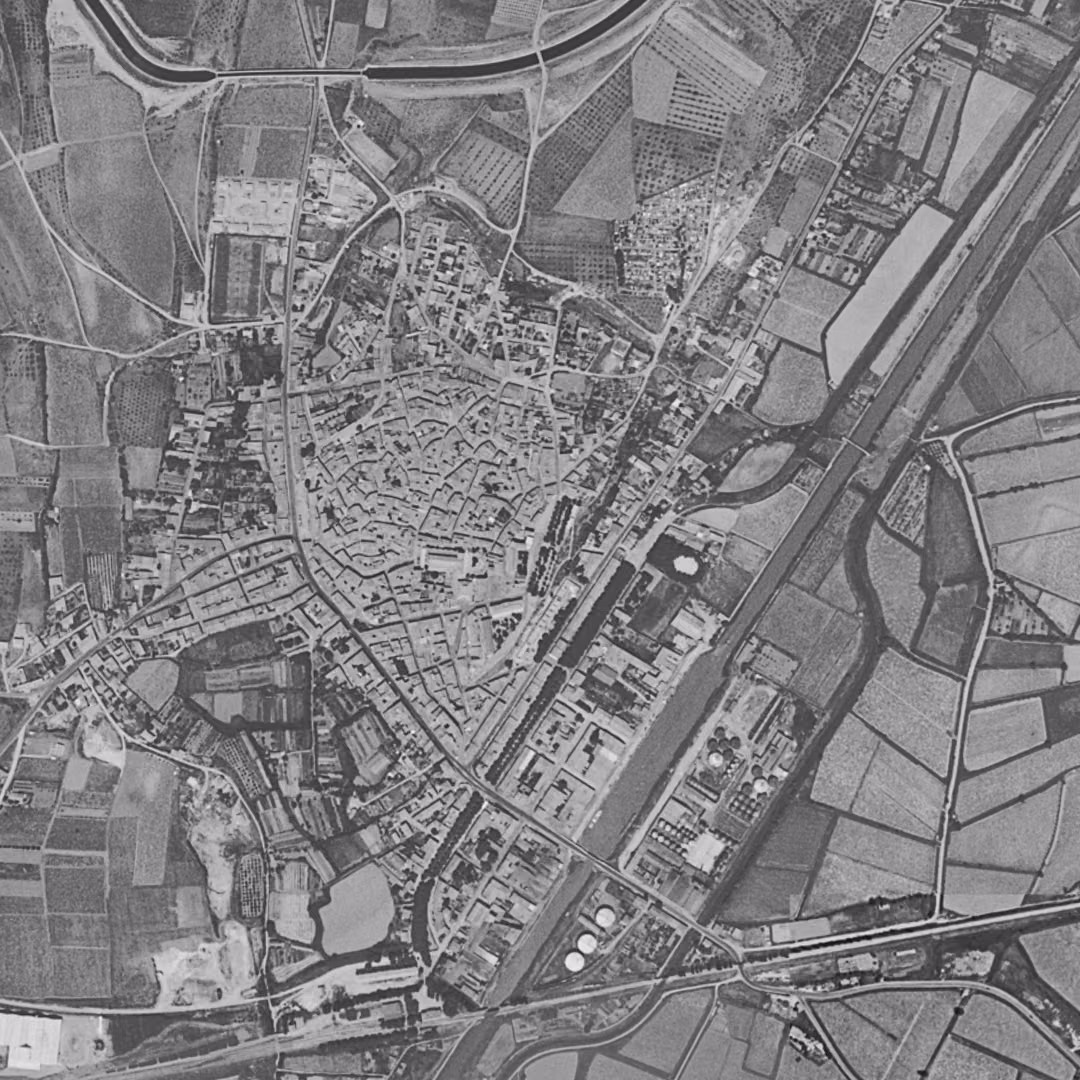 Saint-Gilles en 1962, le centre vu du ciel, au même cadrage