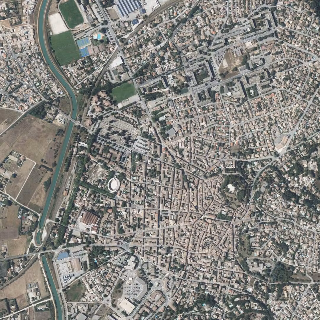Vauvert aujourd'hui, le centre vu du ciel