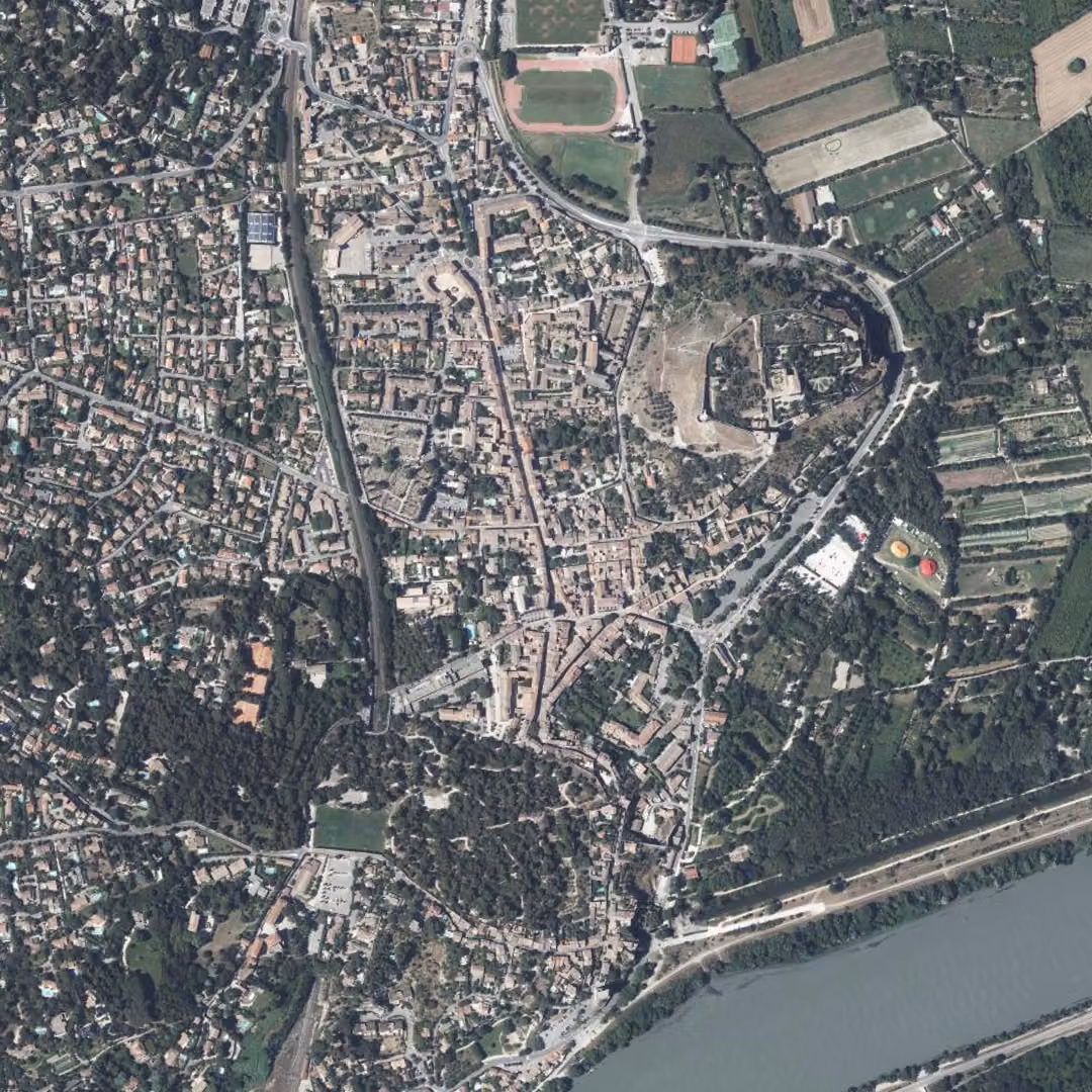 Villeneuve-lès-Avignon aujourd'hui, le centre vu du ciel