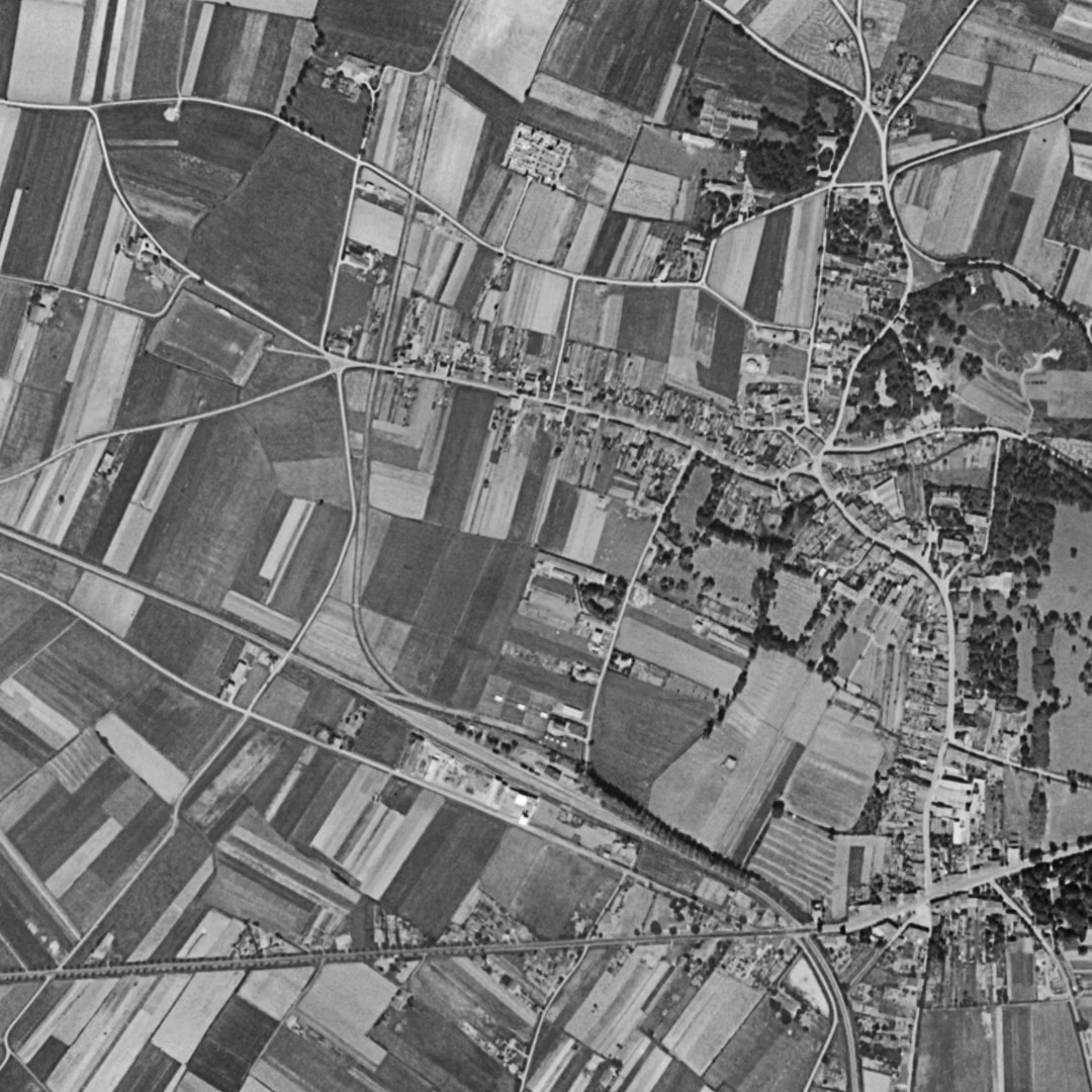 Colomiers en 1954, le centre vu du ciel, au même cadrage