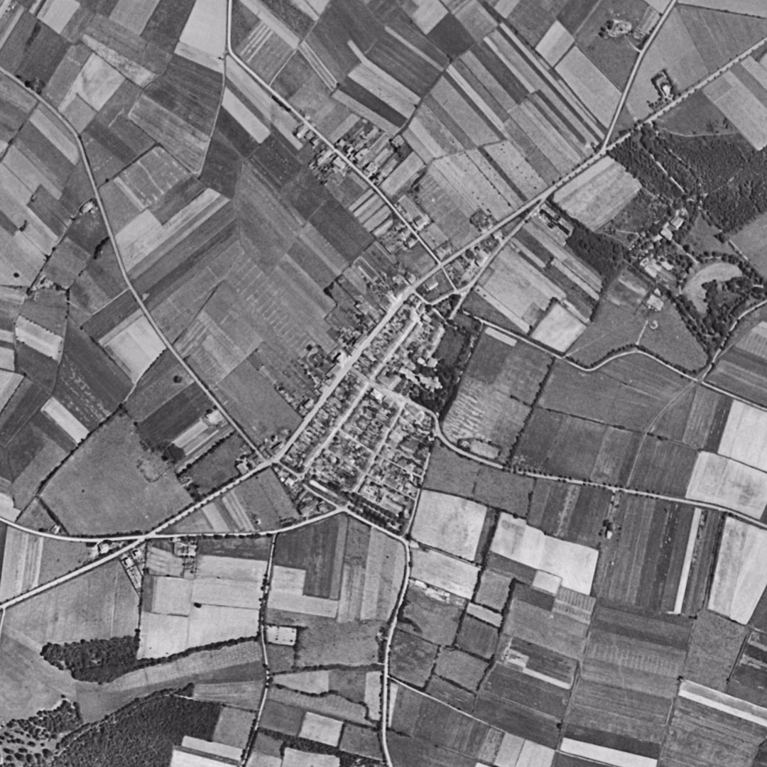 Fonsorbes en 1954, le centre vu du ciel, au même cadrage