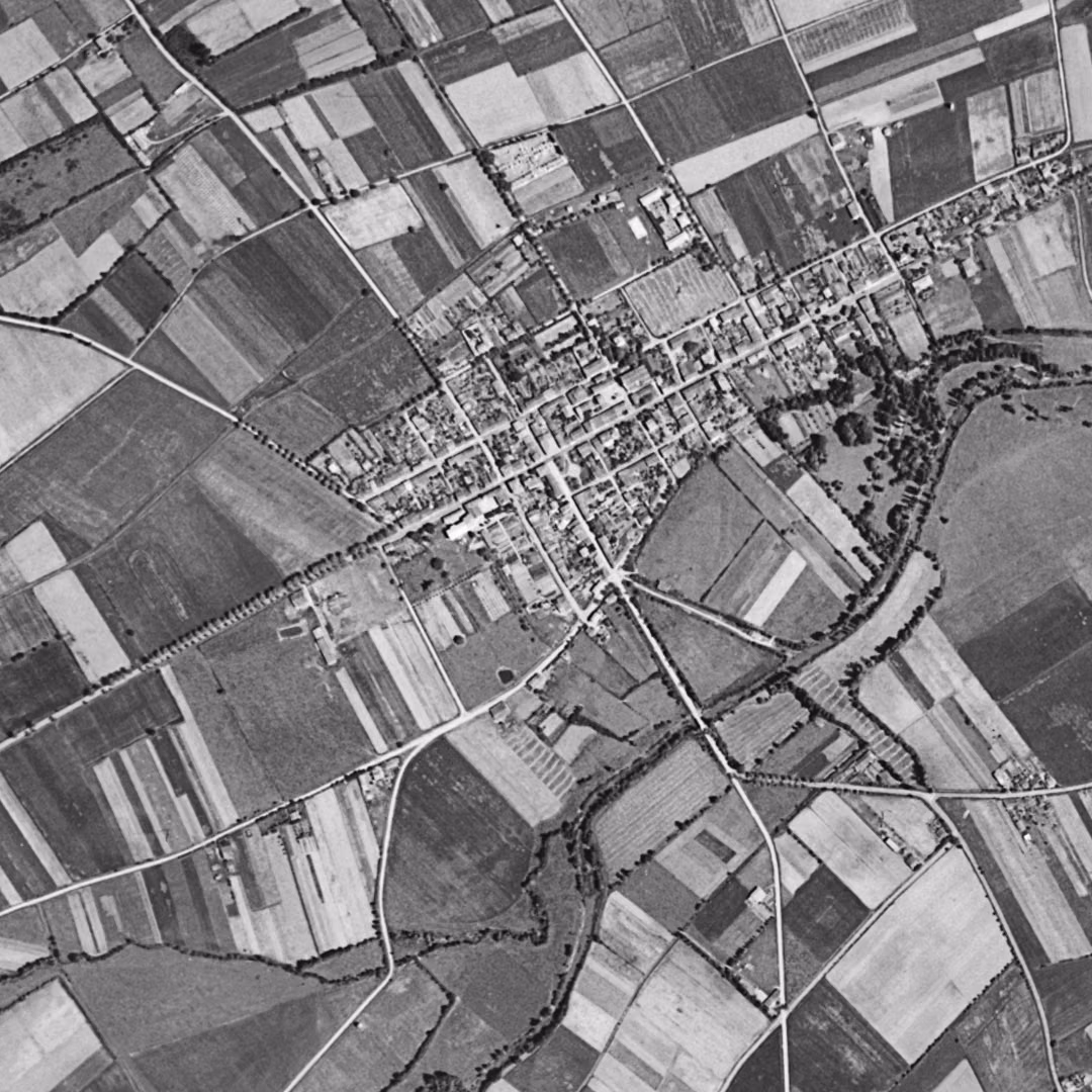 Plaisance-du-Touch en 1954, le centre vu du ciel, au même cadrage