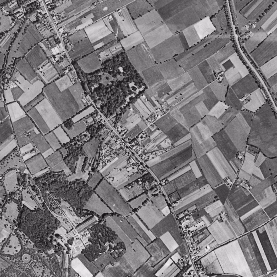 Ramonville-Saint-Agne en 1954, le centre vu du ciel, au même cadrage