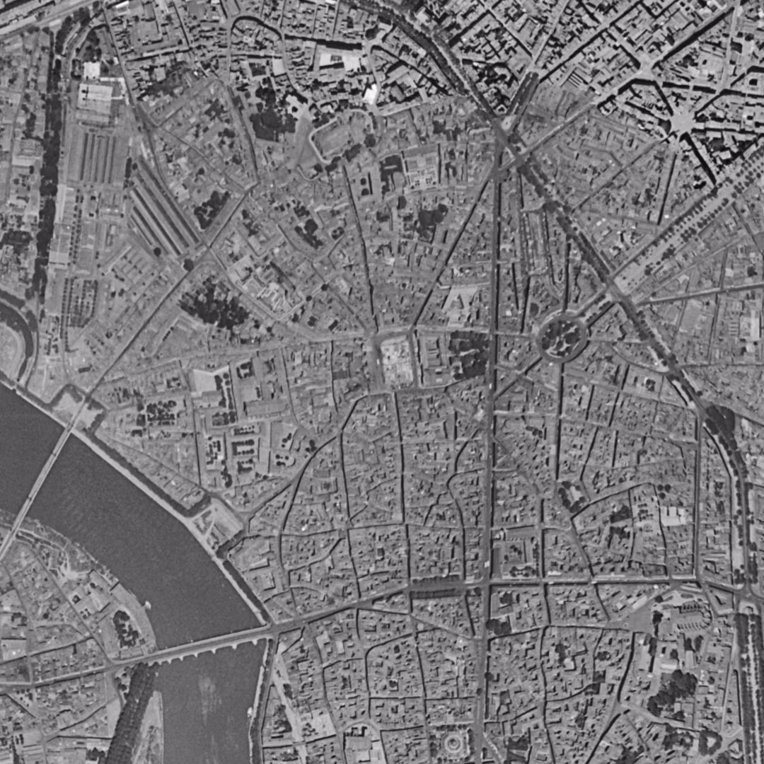 Toulouse en 1954, le centre vu du ciel, au même cadrage