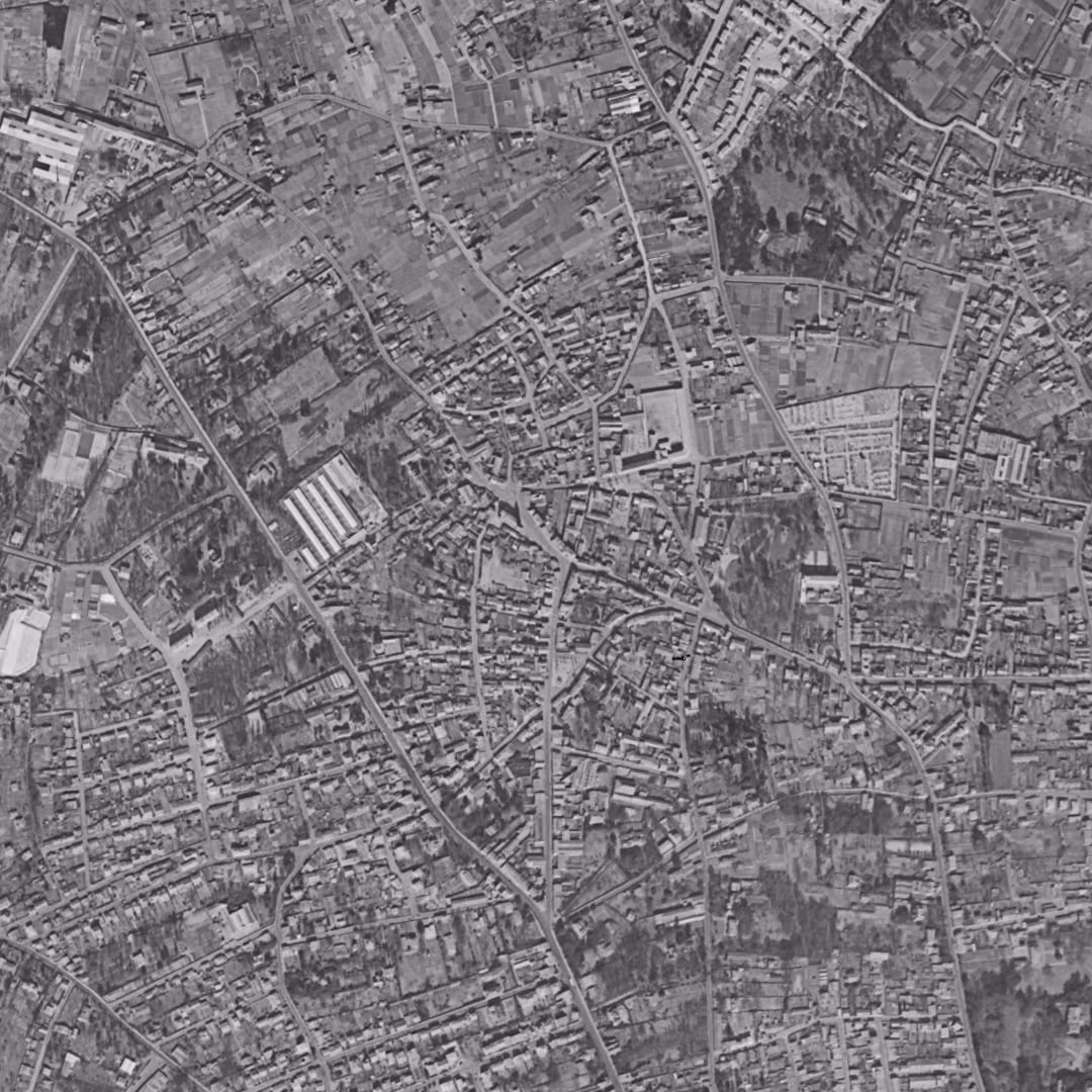 Le Bouscat en 1956, le centre vu du ciel, au même cadrage