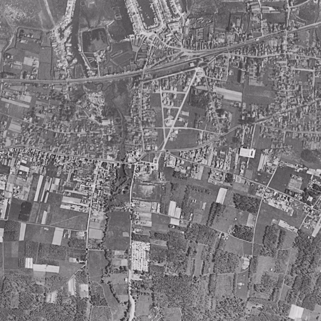 Gujan-Mestras en 1950, le centre vu du ciel, au même cadrage