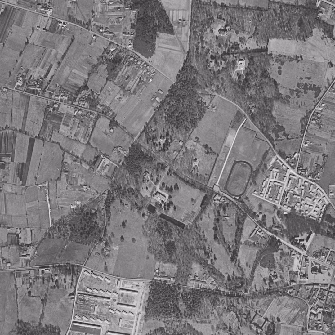 Mérignac en 1956, le centre vu du ciel, au même cadrage