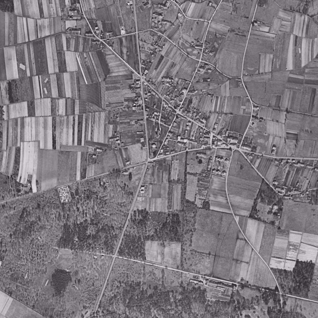Parempuyre en 1956, le centre vu du ciel, au même cadrage