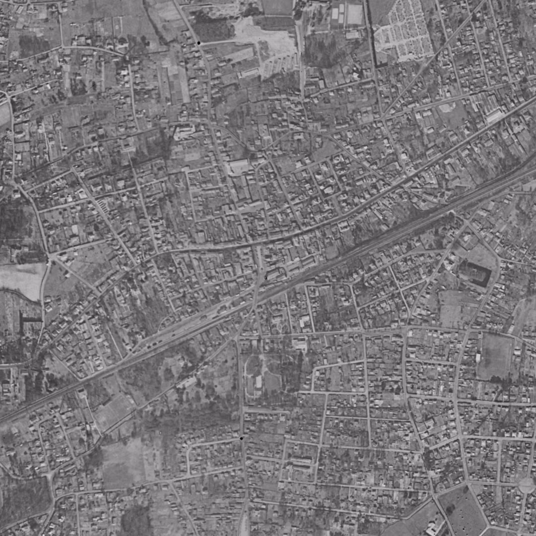 Pessac en 1956, le centre vu du ciel, au même cadrage