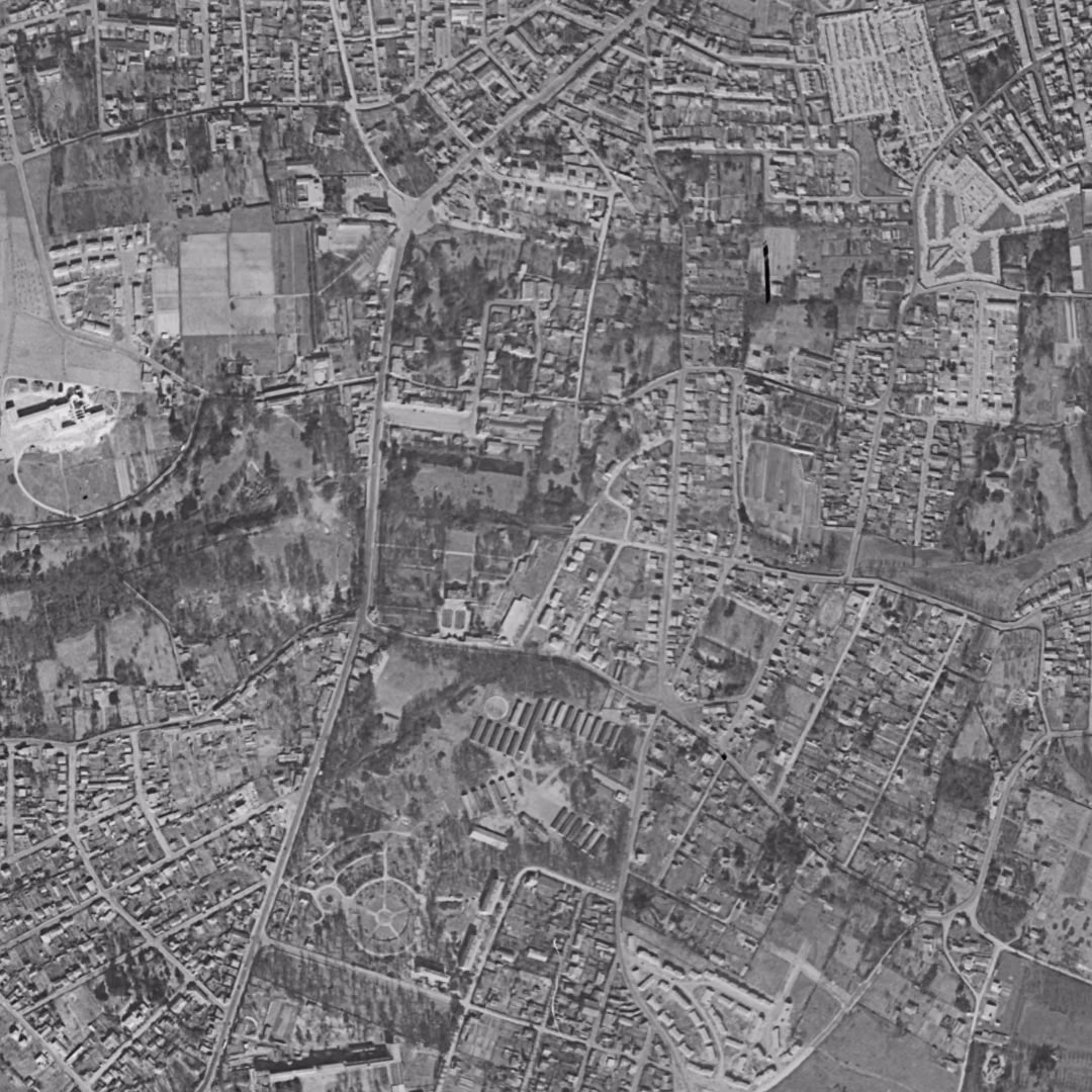 Talence en 1956, le centre vu du ciel, au même cadrage