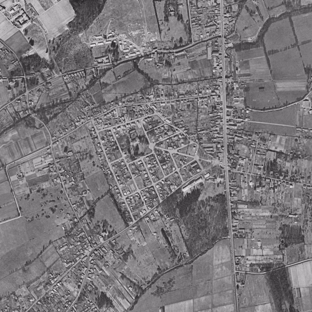 Villenave-d'Ornon en 1956, le centre vu du ciel, au même cadrage