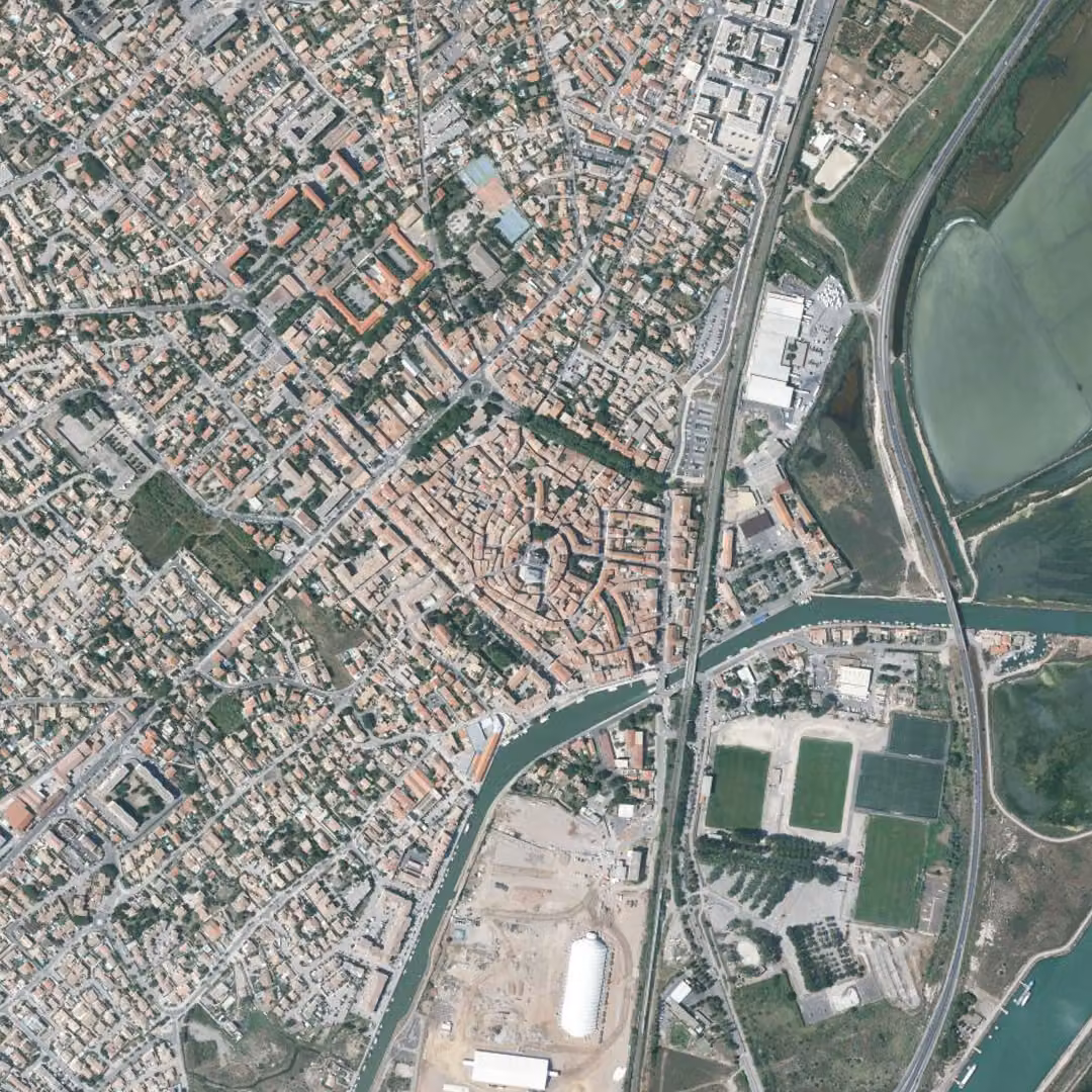 Frontignan aujourd'hui, le centre vu du ciel