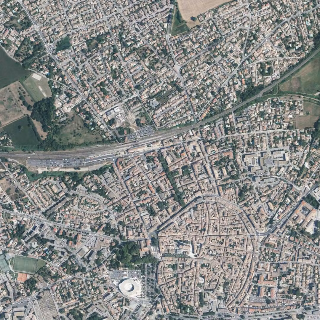 Lunel aujourd'hui, le centre vu du ciel