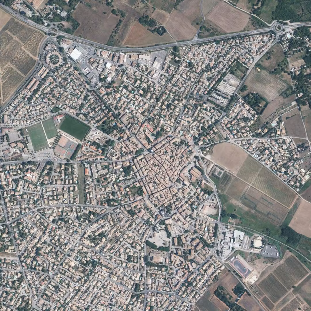 Villeneuve-lès-Maguelone aujourd'hui, le centre vu du ciel