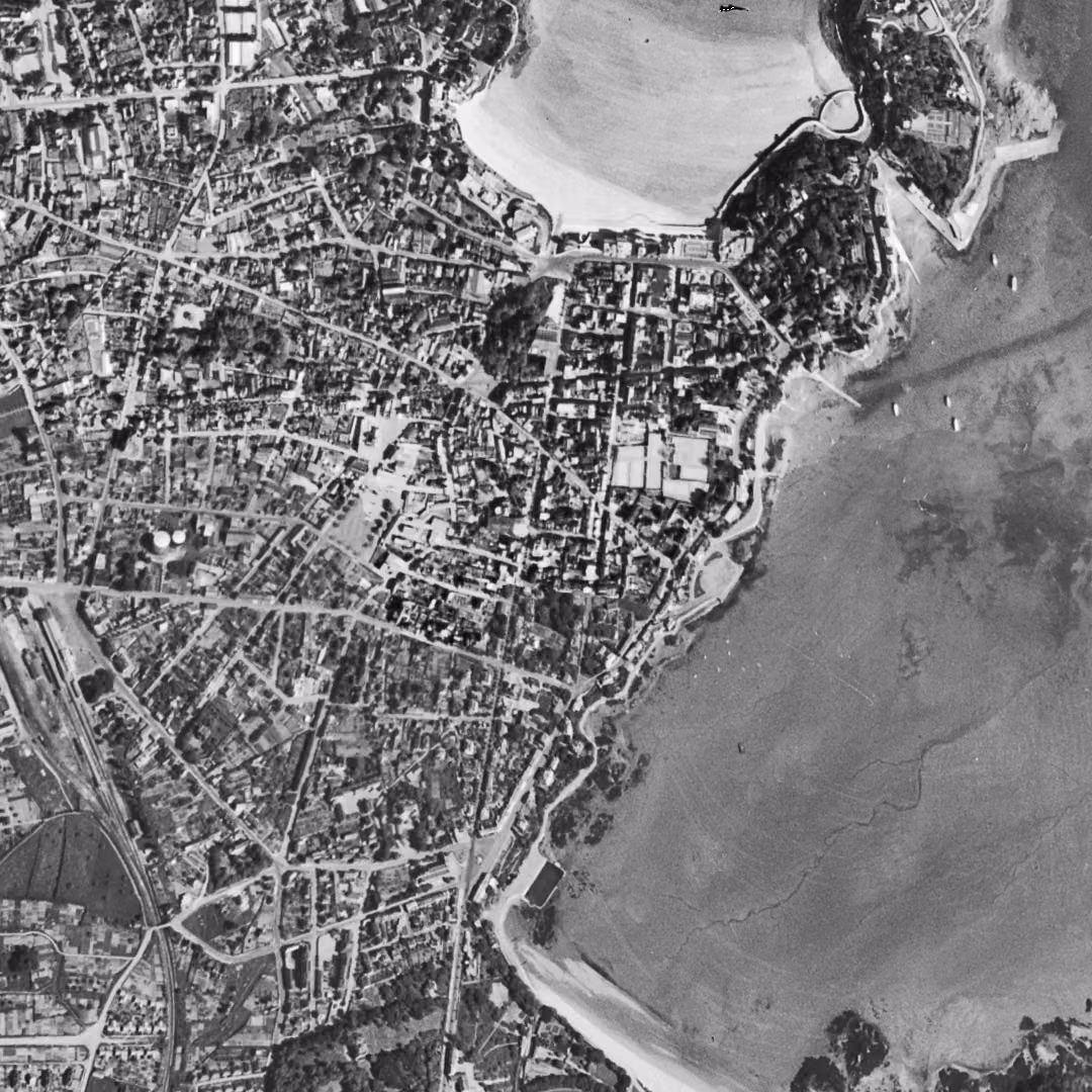Dinard en 1952, le centre vu du ciel, au même cadrage