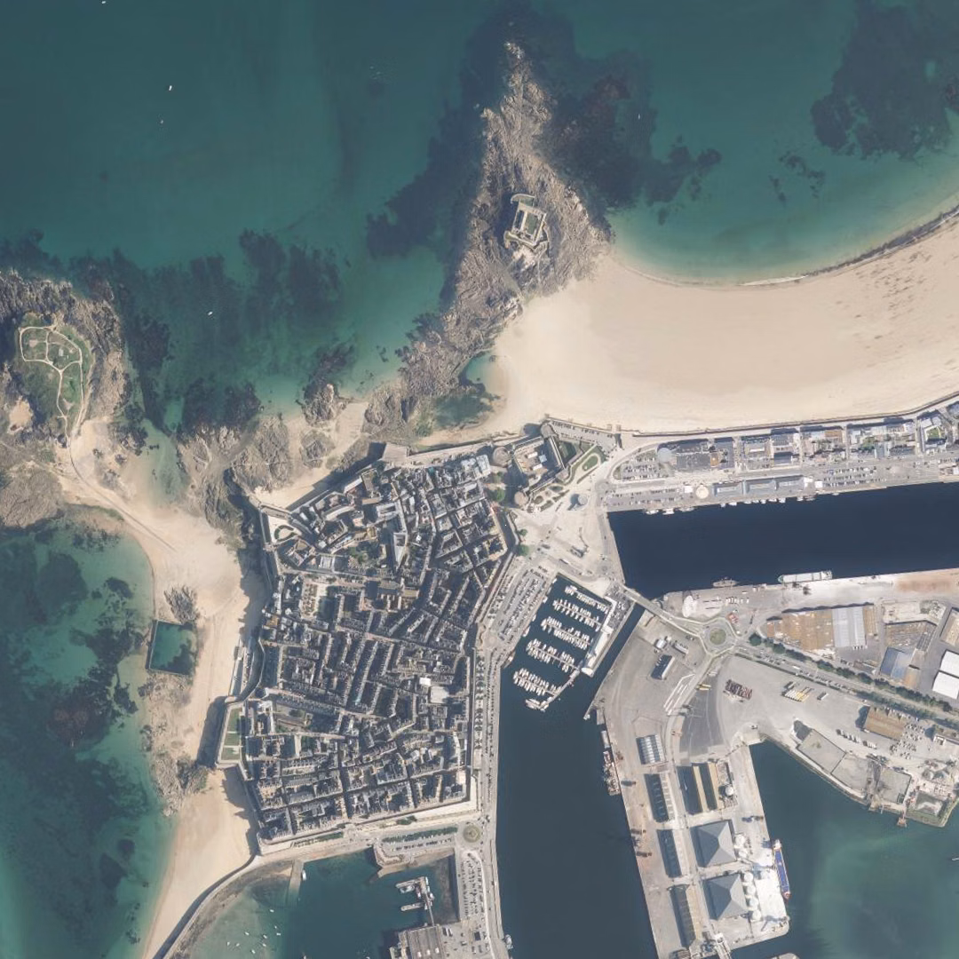 Saint-Malo aujourd'hui, le centre vu du ciel