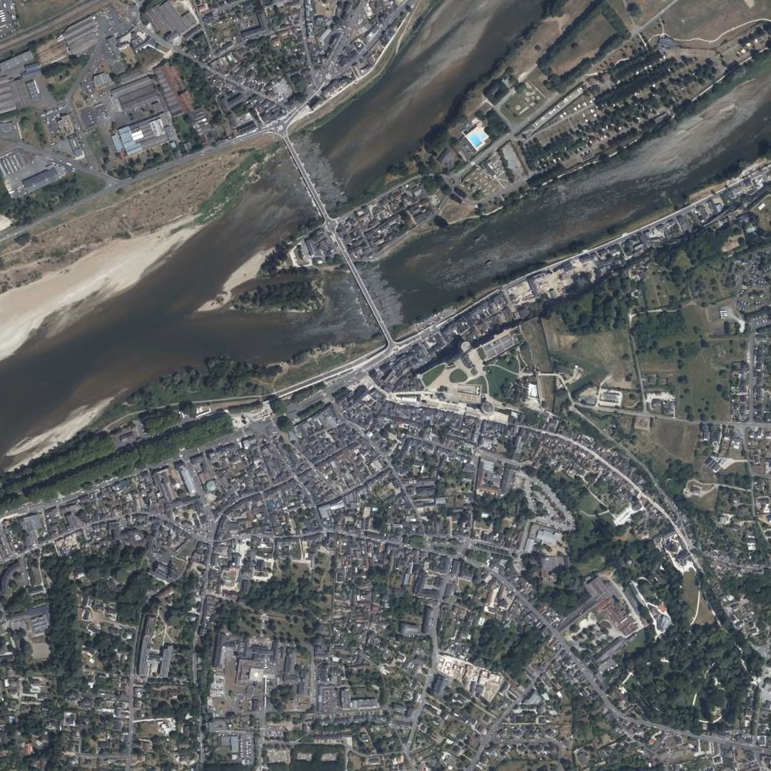 Amboise aujourd'hui, le centre vu du ciel
