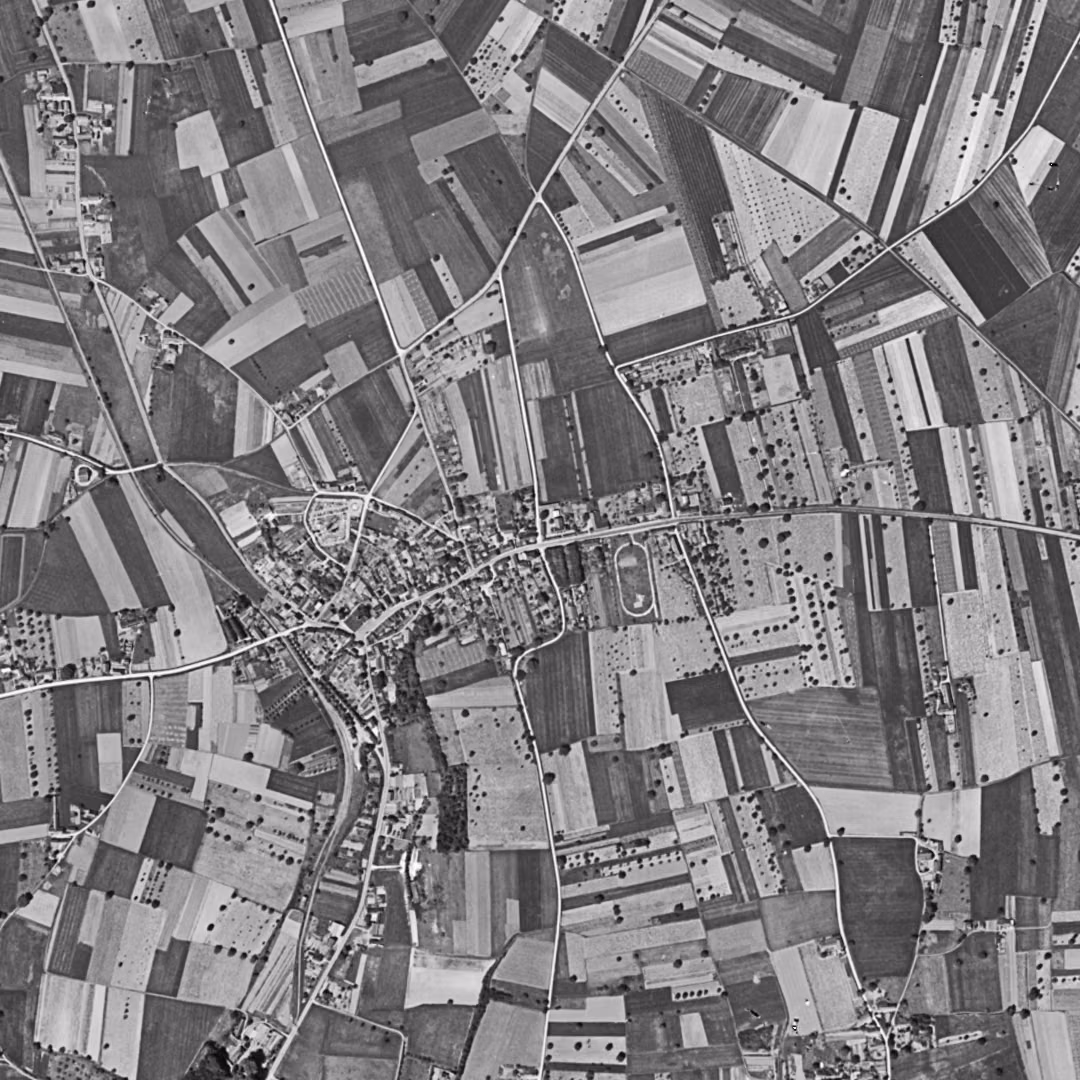 Fondettes en 1949, le centre vu du ciel, au même cadrage