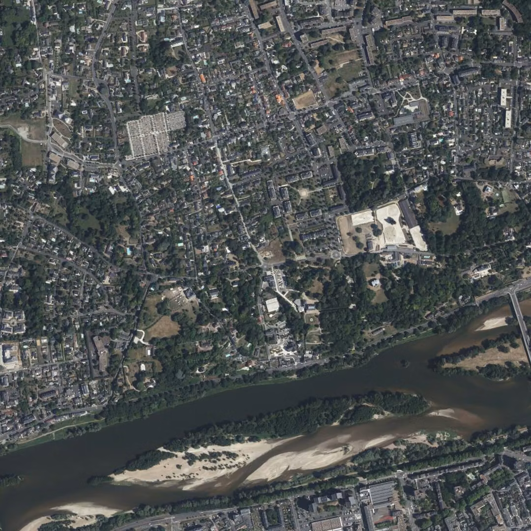 Saint-Cyr-sur-Loire aujourd'hui, le centre vu du ciel