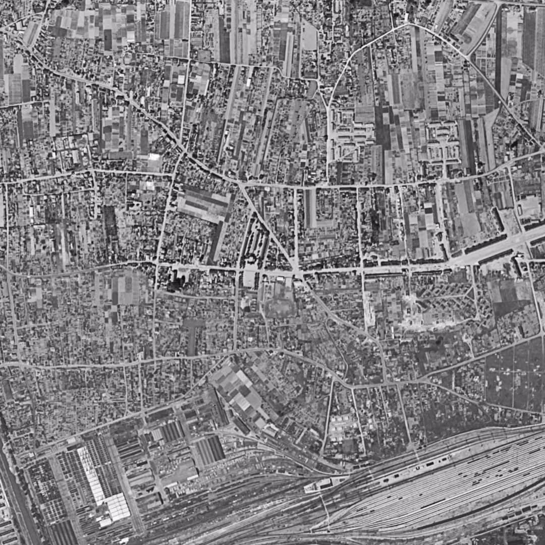 Saint-Pierre-des-Corps en 1949, le centre vu du ciel, au même cadrage