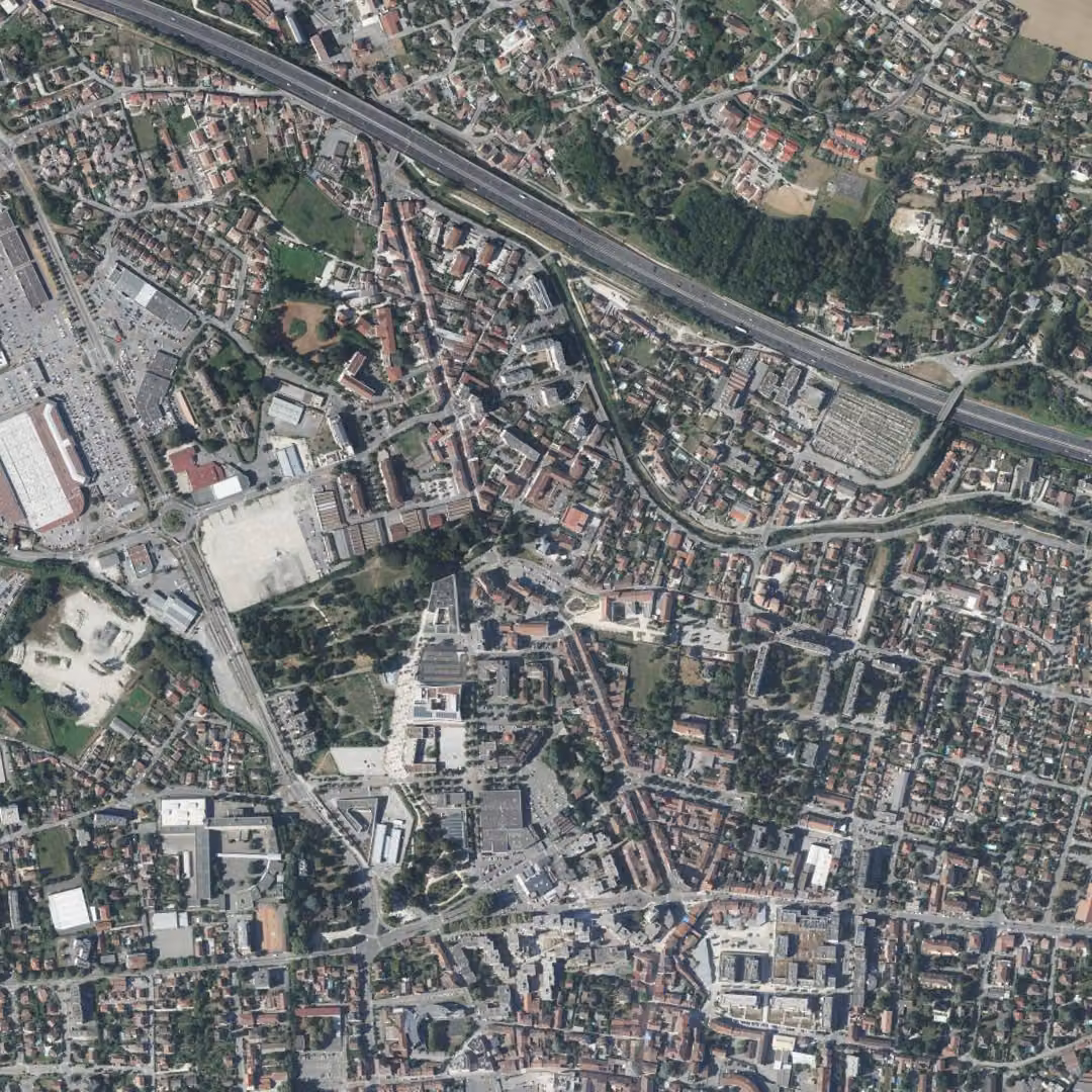 Bourgoin-Jallieu aujourd'hui, le centre vu du ciel