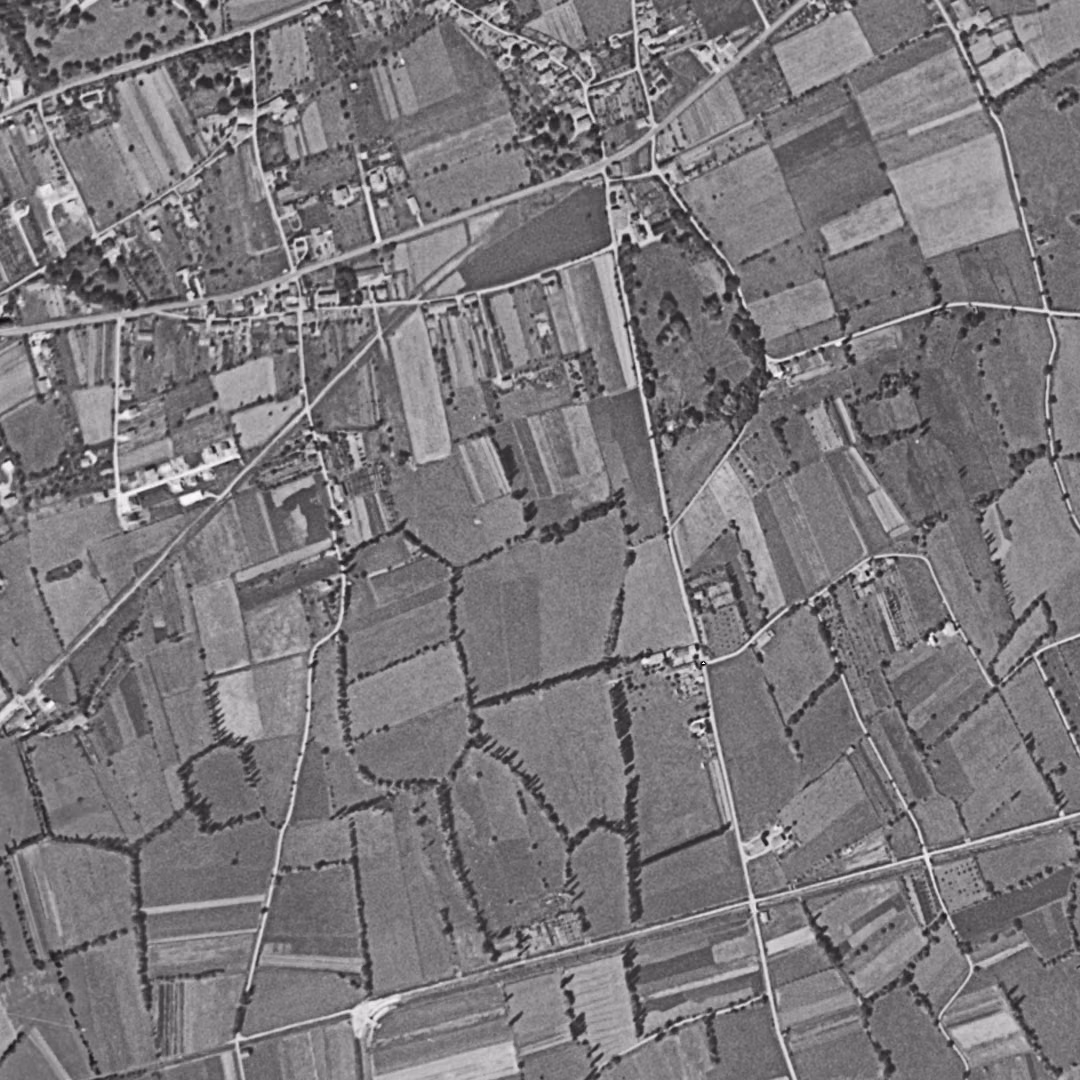 Meylan en 1956, le centre vu du ciel, au même cadrage