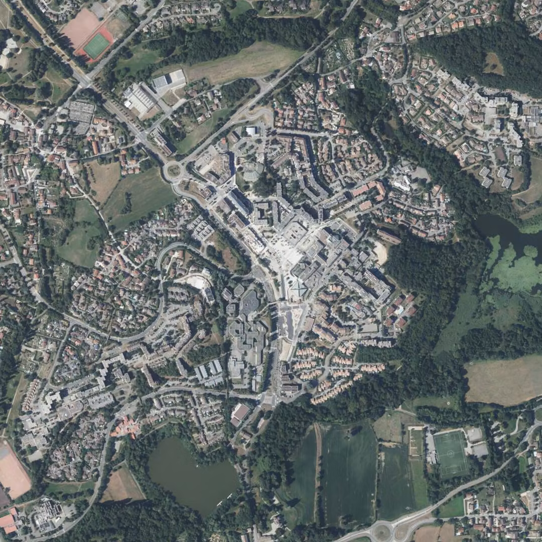 Villefontaine aujourd'hui, le centre vu du ciel