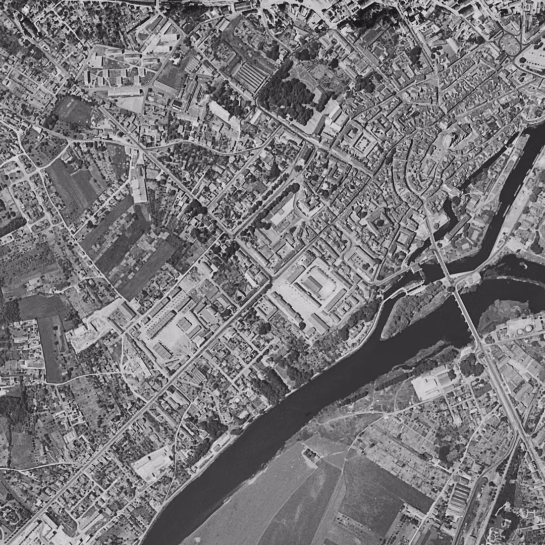 Dole en 1962, le centre vu du ciel, au même cadrage