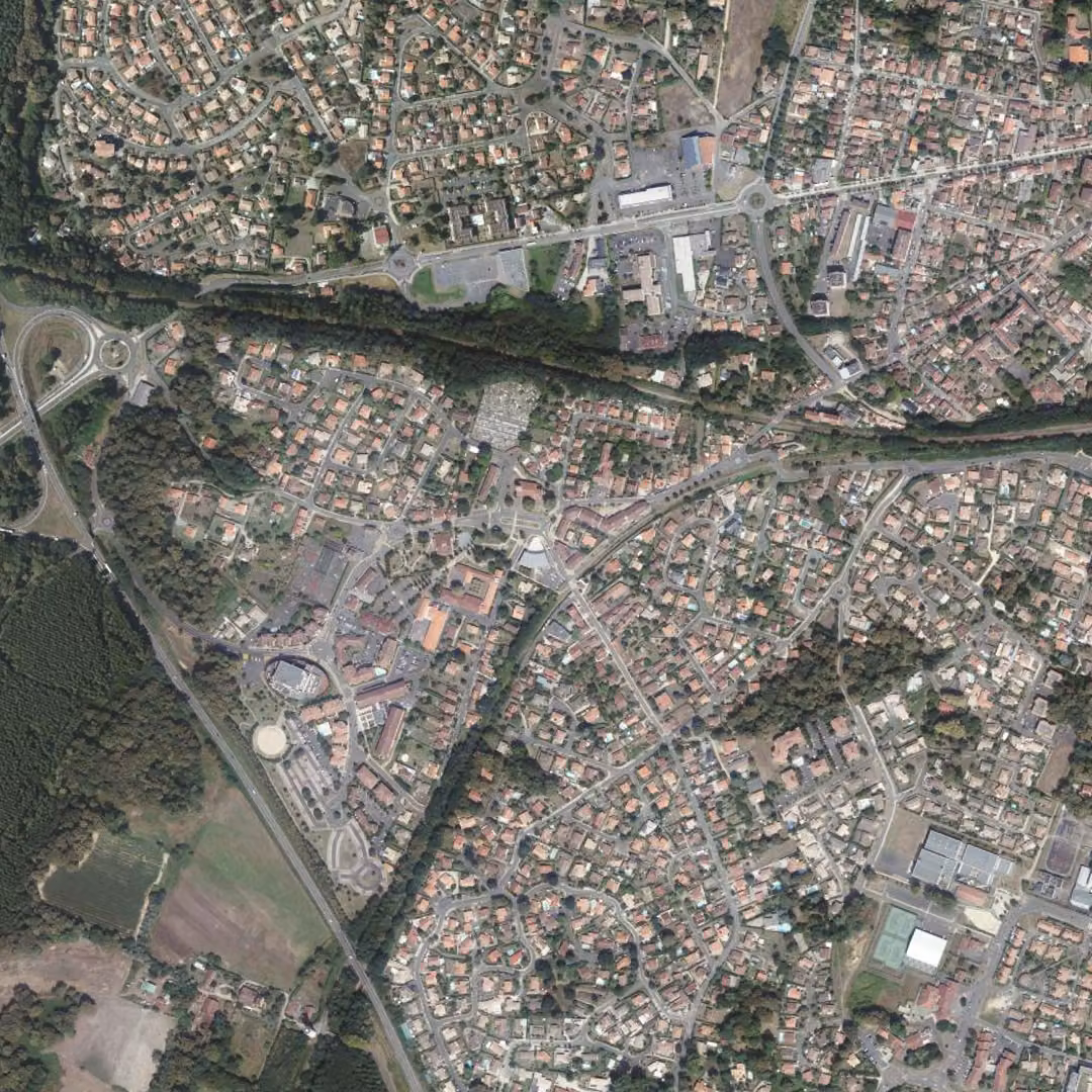 Saint-Pierre-du-Mont aujourd'hui, le centre vu du ciel
