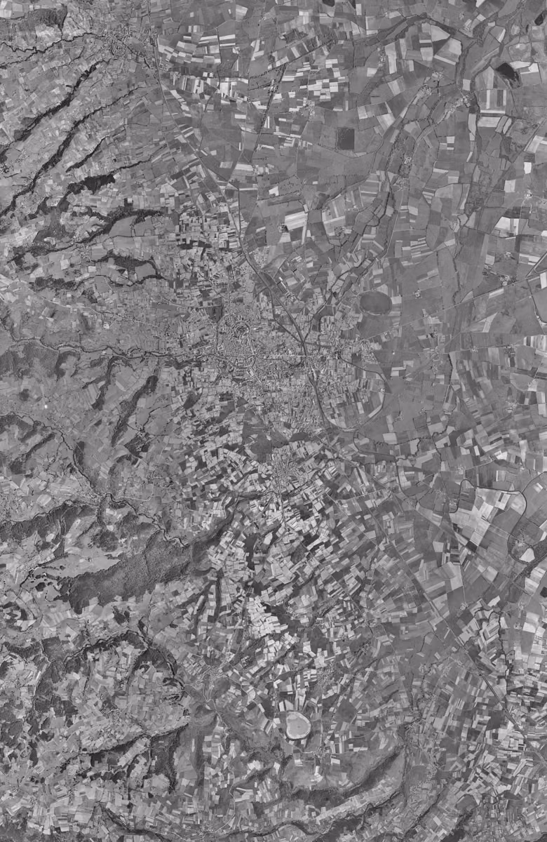 Montbrison en 1954, le territoire vu du ciel, au même cadrage