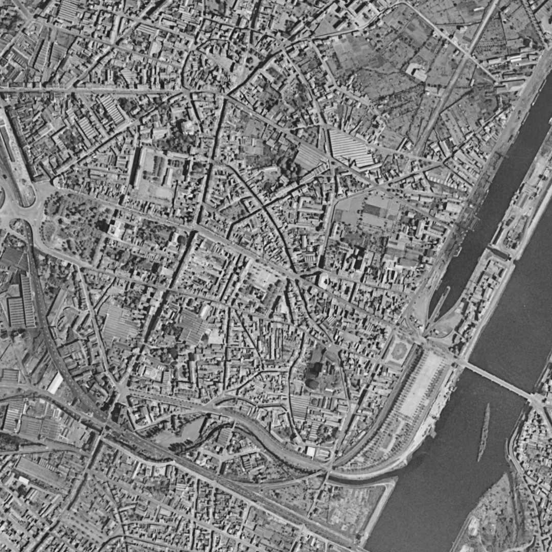 Roanne en 1954, le centre vu du ciel, au même cadrage