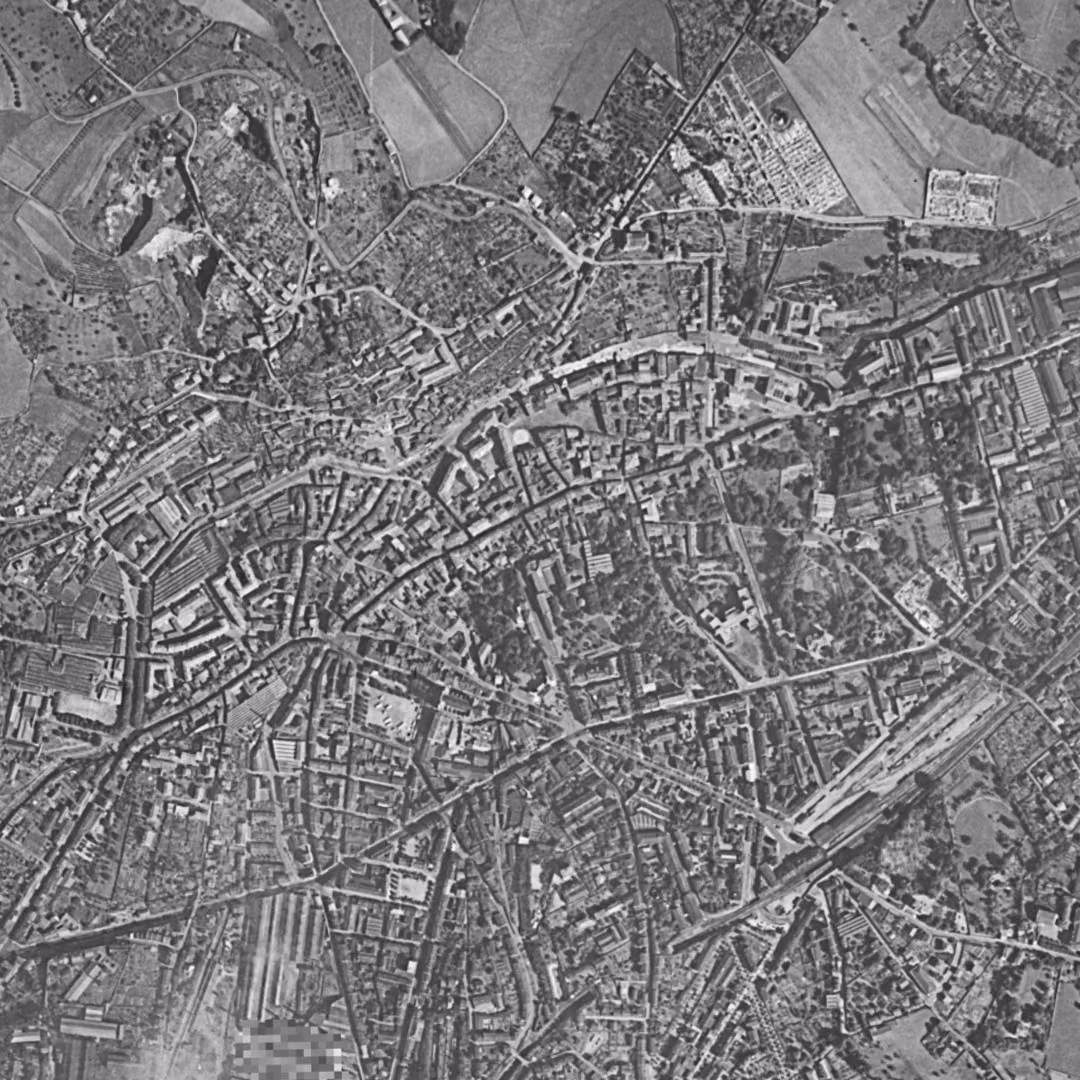 Saint-Chamond en 1953, le centre vu du ciel, au même cadrage