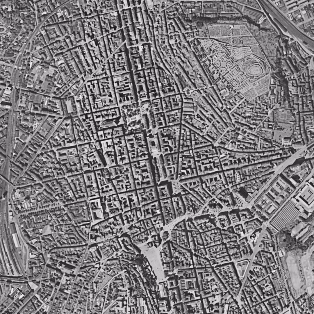 Saint-Étienne en 1953, le centre vu du ciel, au même cadrage