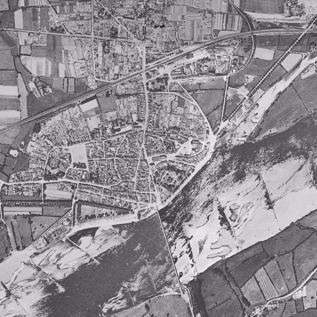 Ancenis-Saint-Géréon en 1949, le centre vu du ciel, au même cadrage