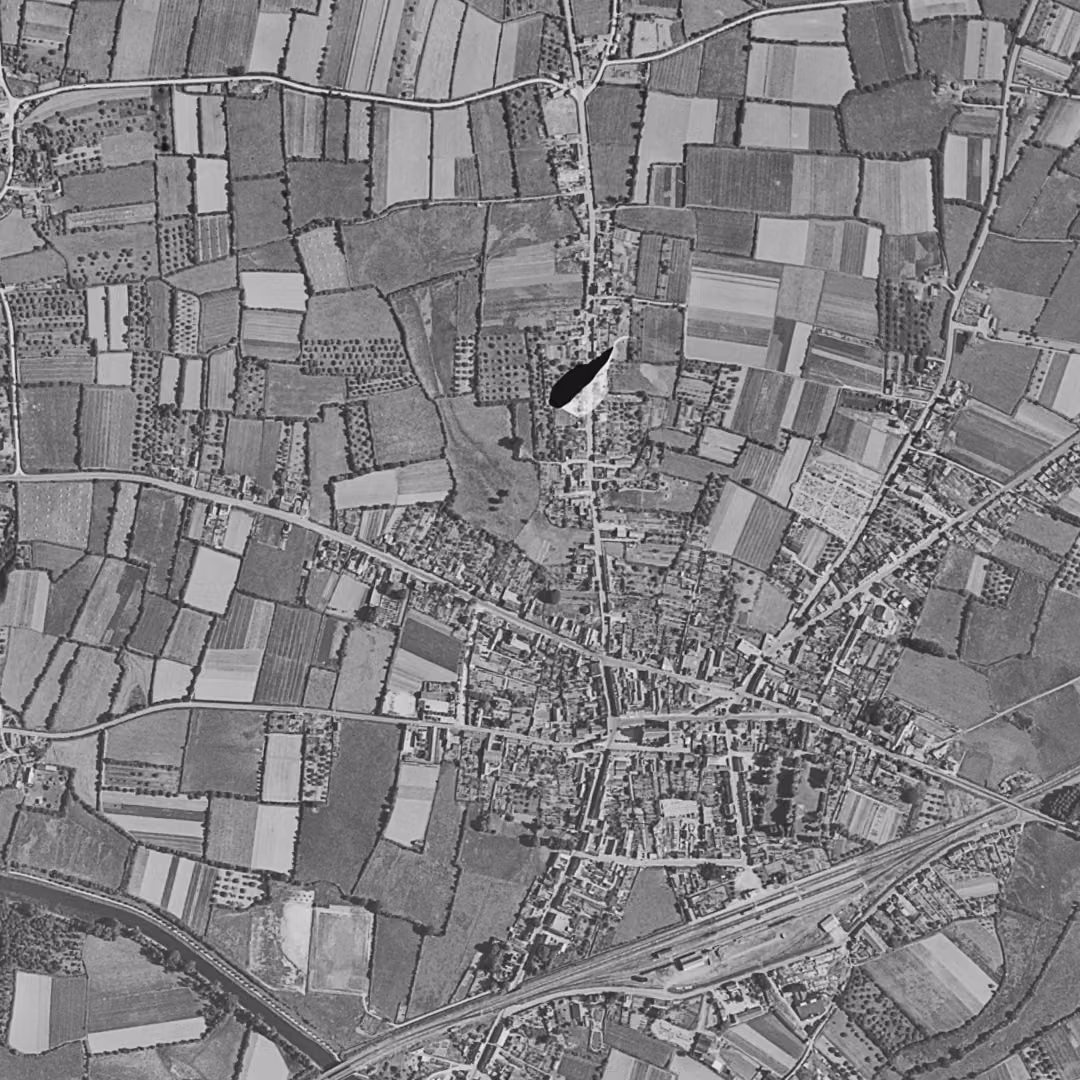 Blain en 1952, le centre vu du ciel, au même cadrage