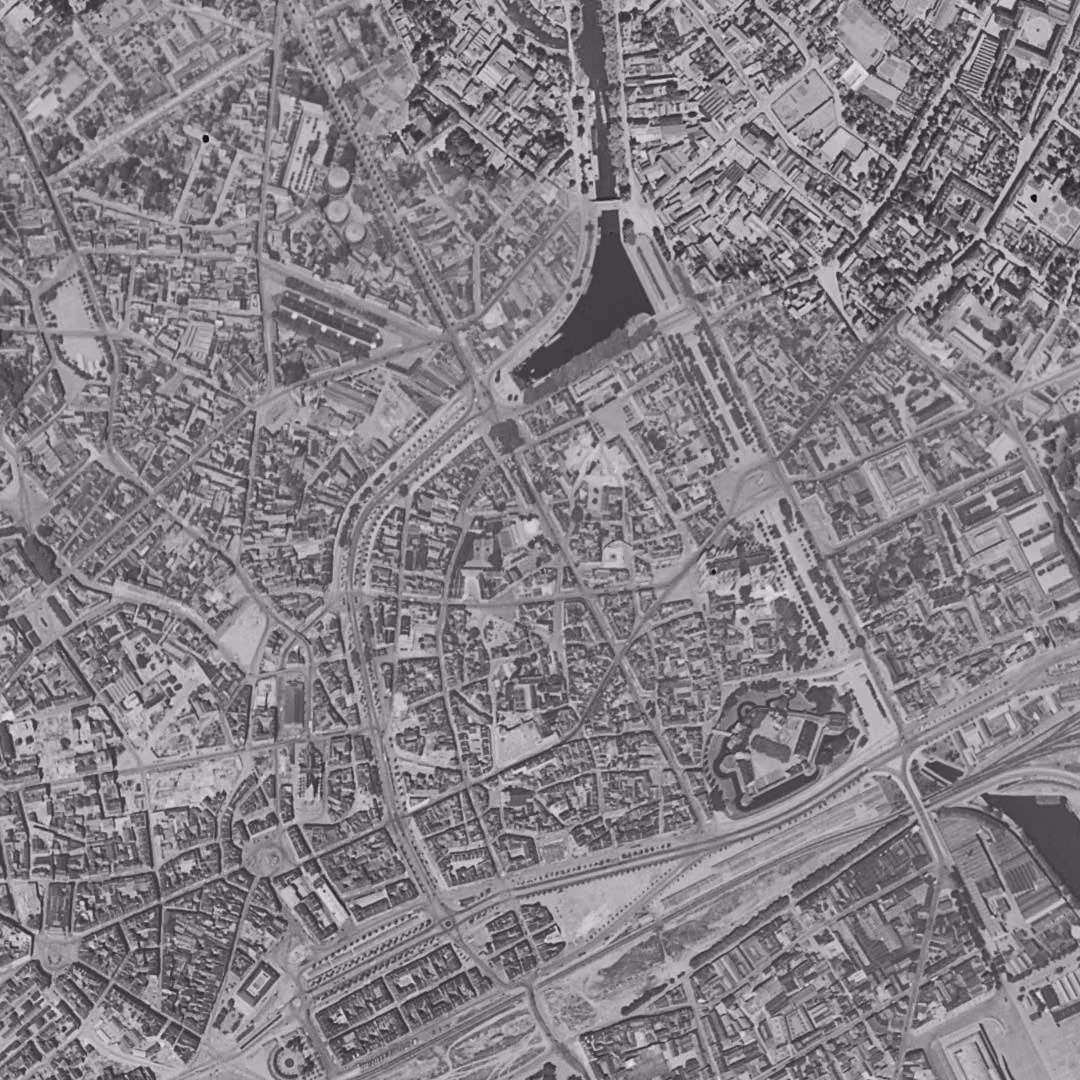 Nantes en 1952, le centre vu du ciel, au même cadrage