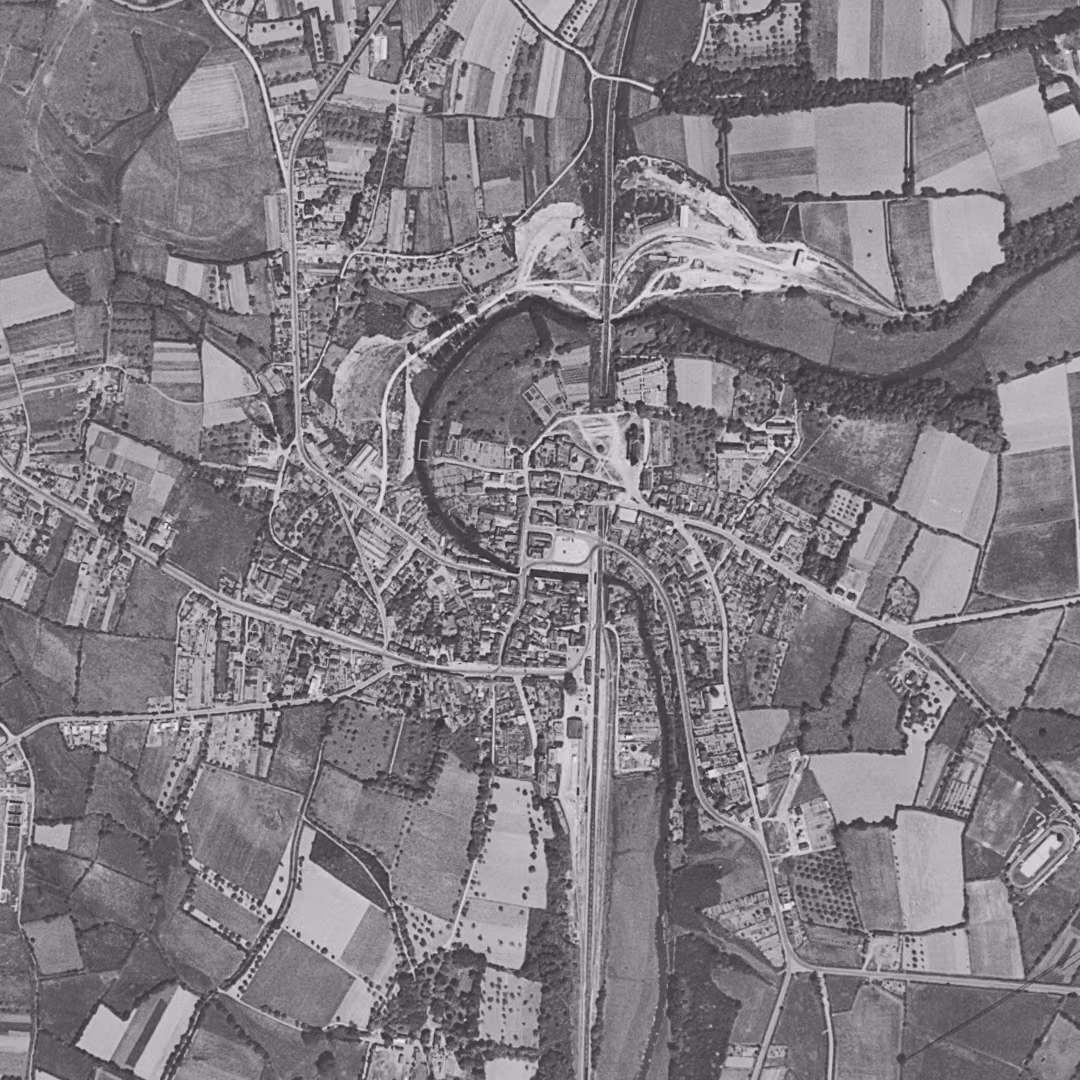 Pontchâteau en 1952, le centre vu du ciel, au même cadrage