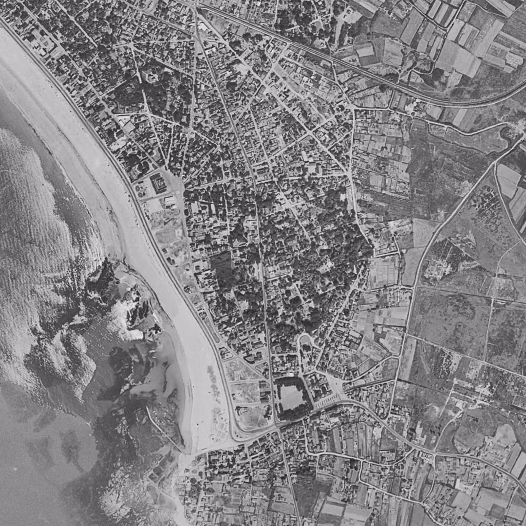 Pornichet en 1952, le centre vu du ciel, au même cadrage