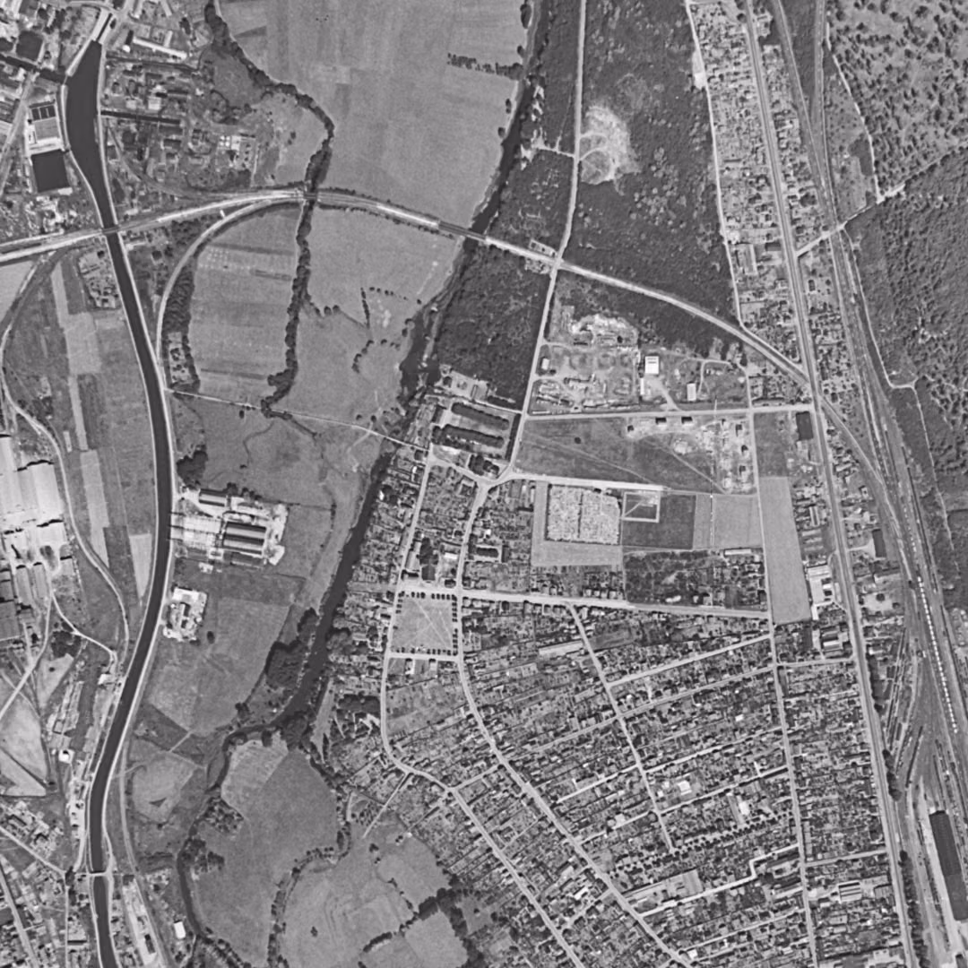Châlette-sur-Loing en 1954, le centre vu du ciel, au même cadrage