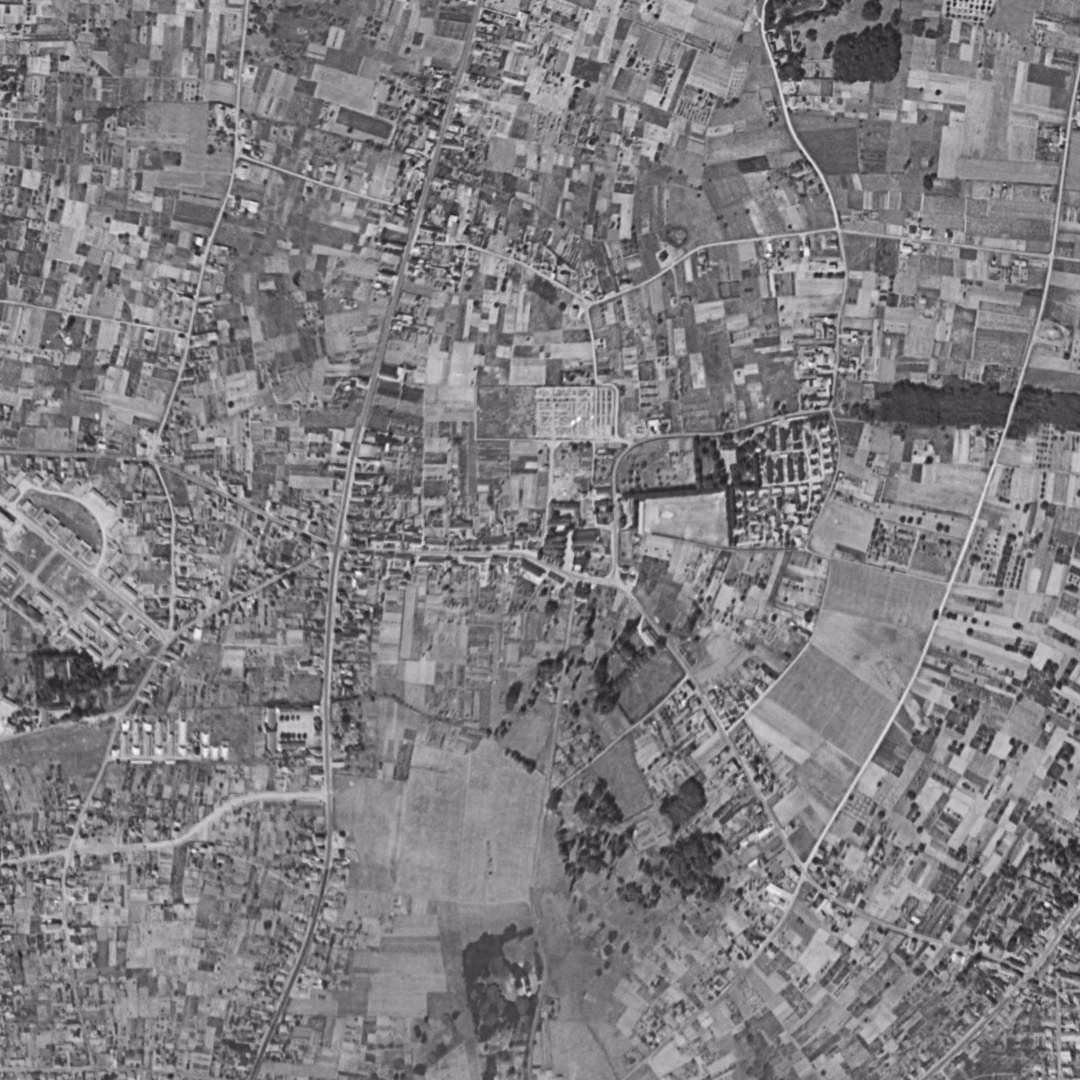 Fleury-les-Aubrais en 1954, le centre vu du ciel, au même cadrage