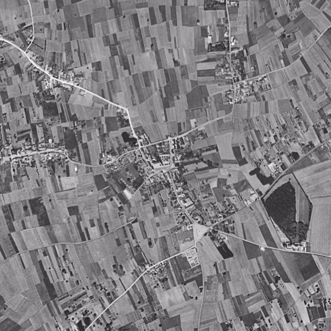 Ingré en 1954, le centre vu du ciel, au même cadrage