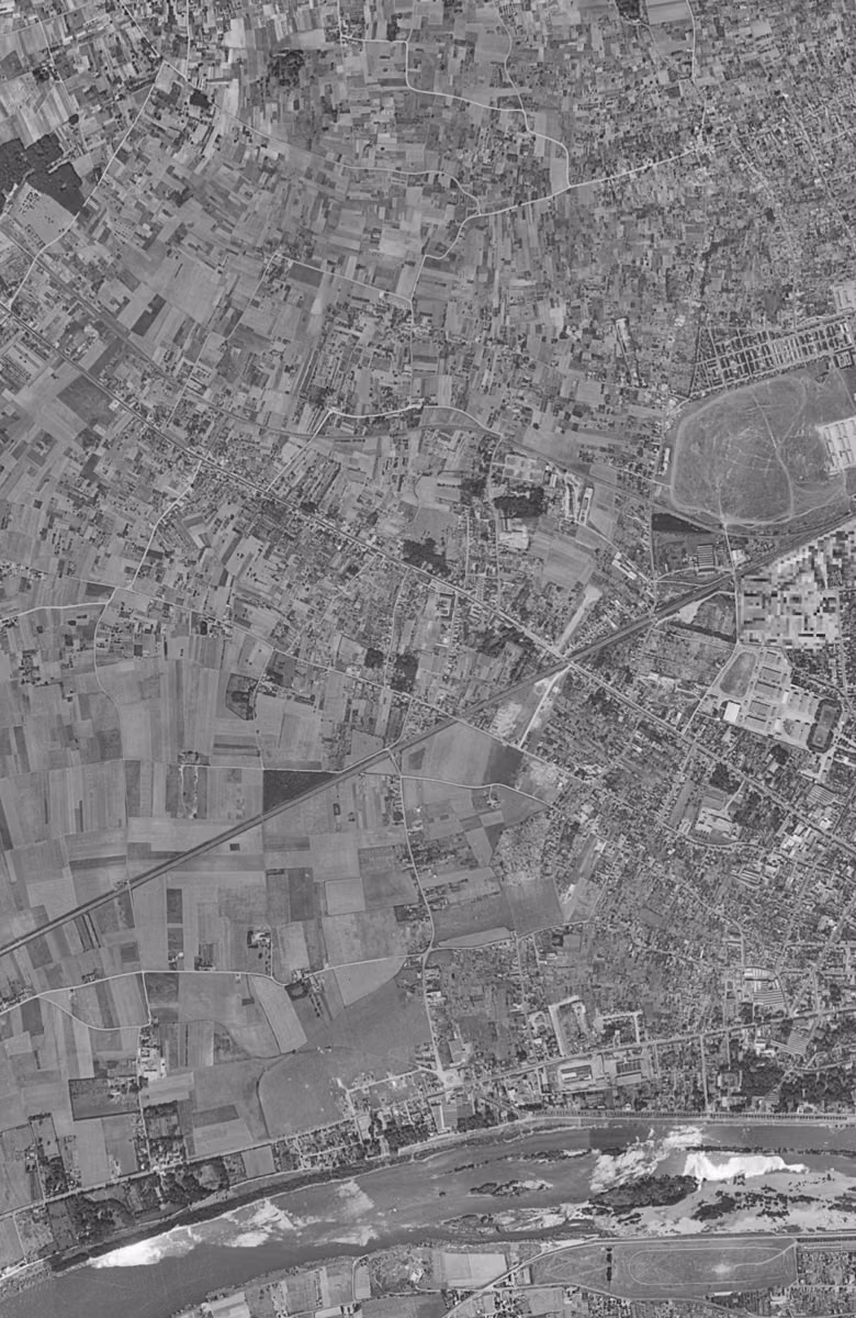 Saint-Jean-de-la-Ruelle en 1954, le territoire vu du ciel, au même cadrage